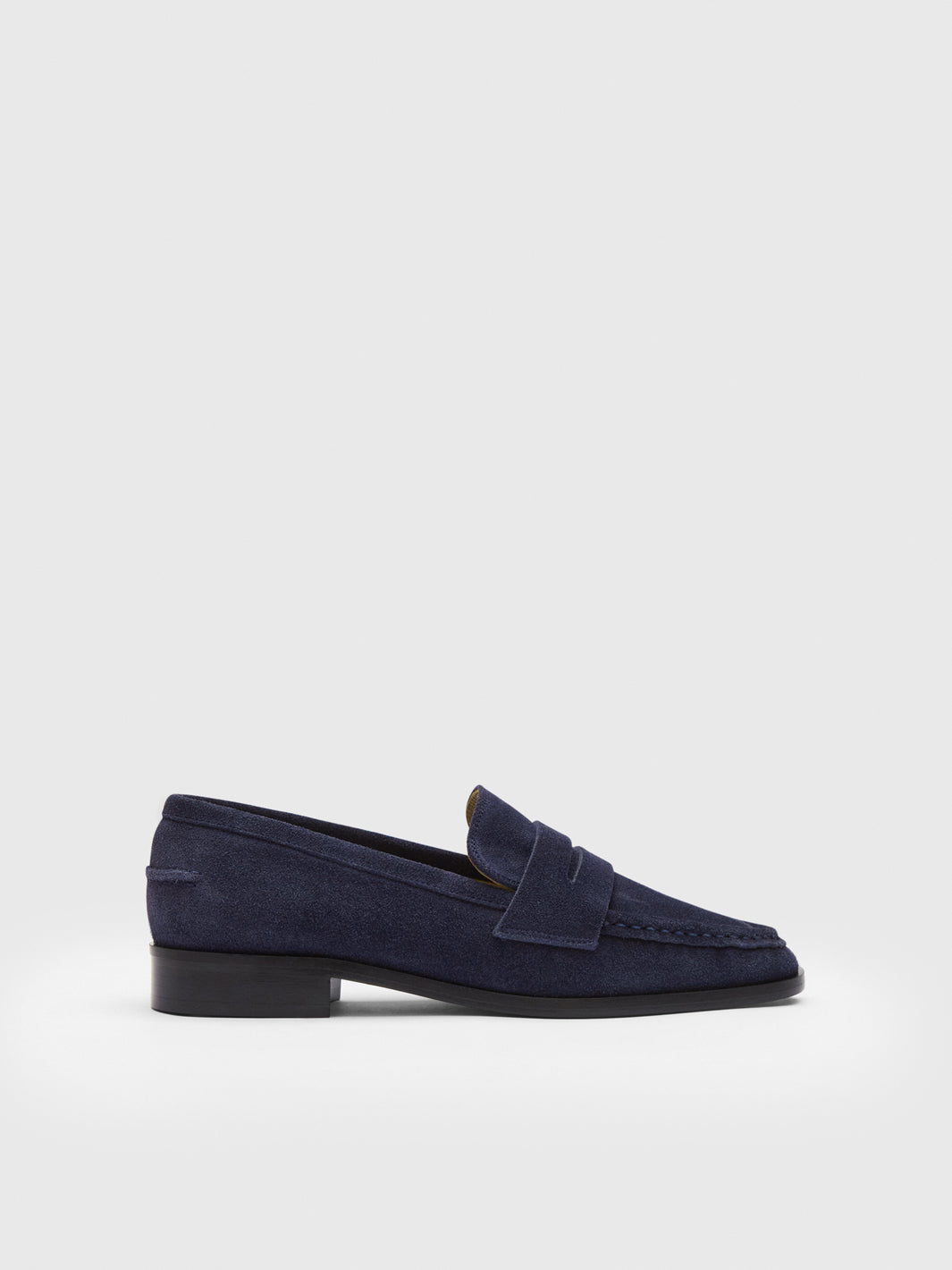 Airola Mirtillo Suede Loafers