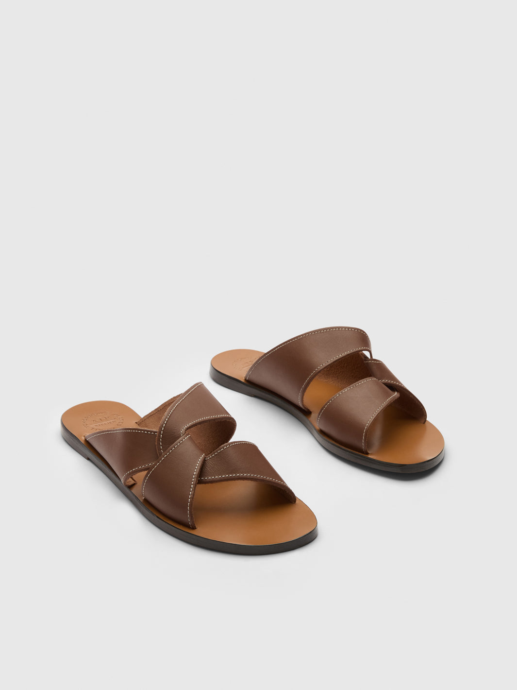 Allai Cannella/Contrast Stitch Leather Flat sandals