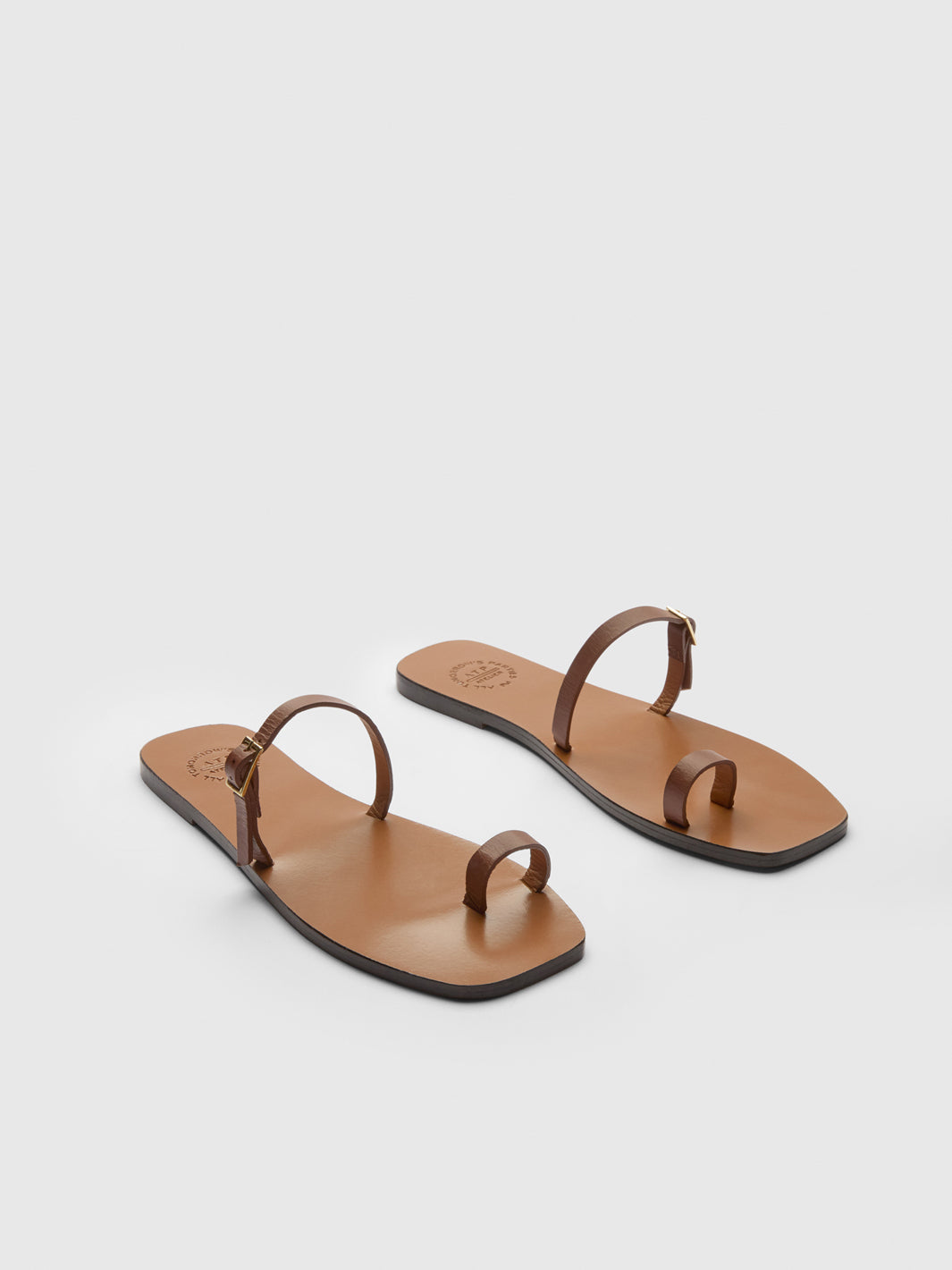 Dongo Cannella Leather Flat sandals
