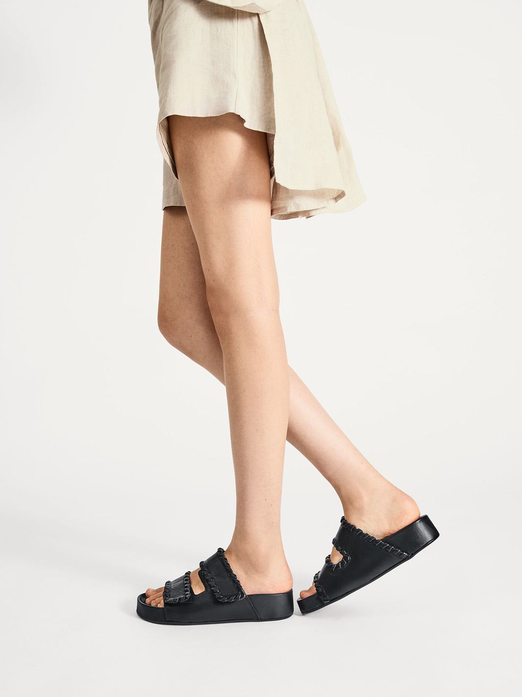 Furlo Stitch Black Leather Comfy sandals