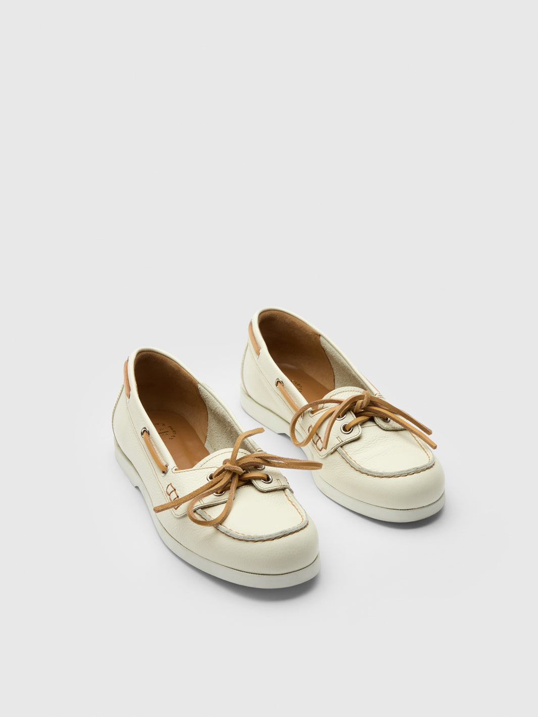Nesso Bianco/Contrast Stitch Grained Leather Boat shoes