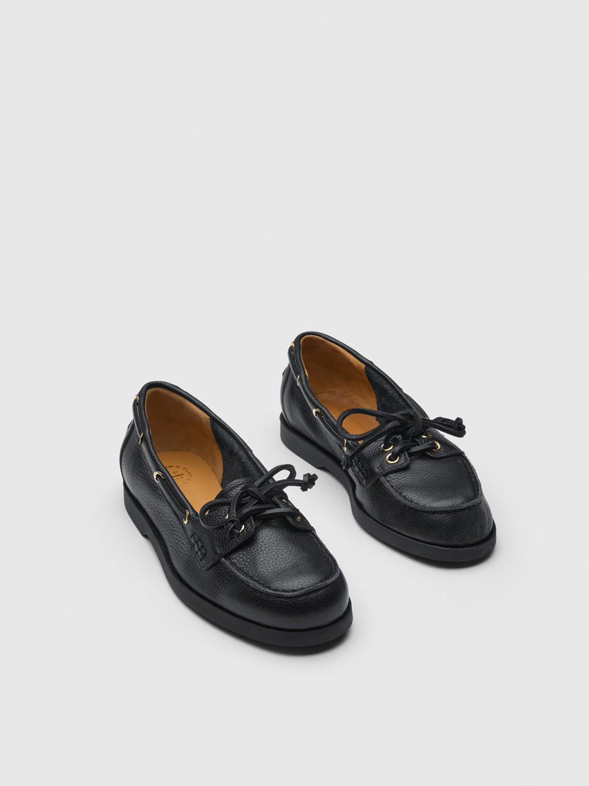 Nesso Black Grained Leather Boat shoes