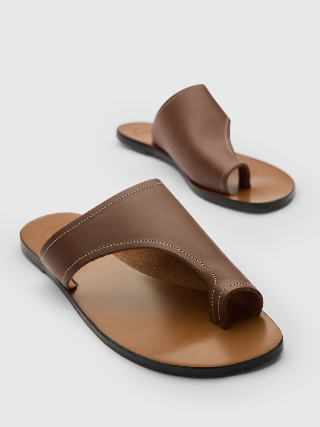 Rosa Cannella/Contrast Stitch Leather Cutout sandals