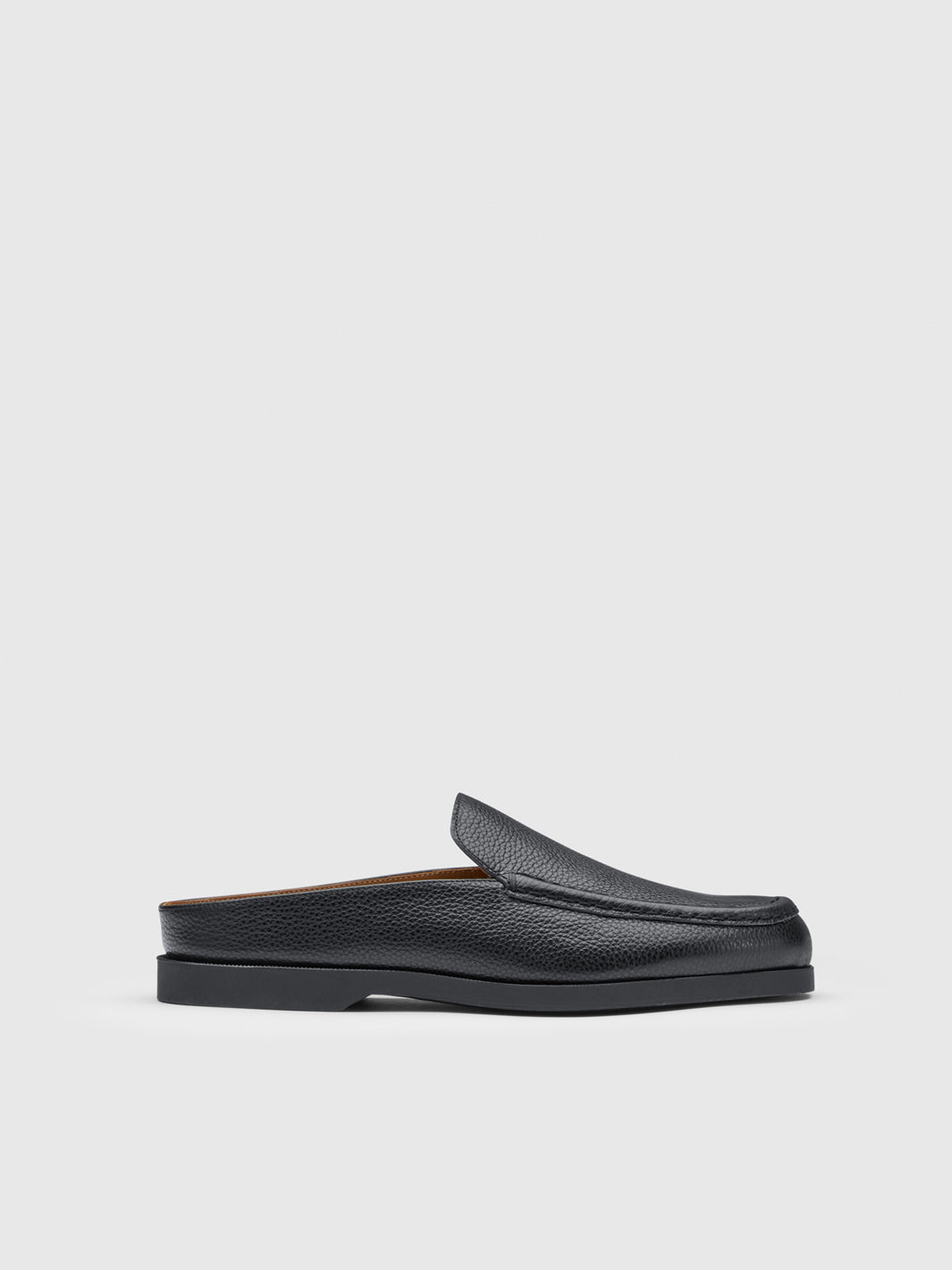 Tenno Black Grained Leather Slip-ins | ATP Atelier | Official Site