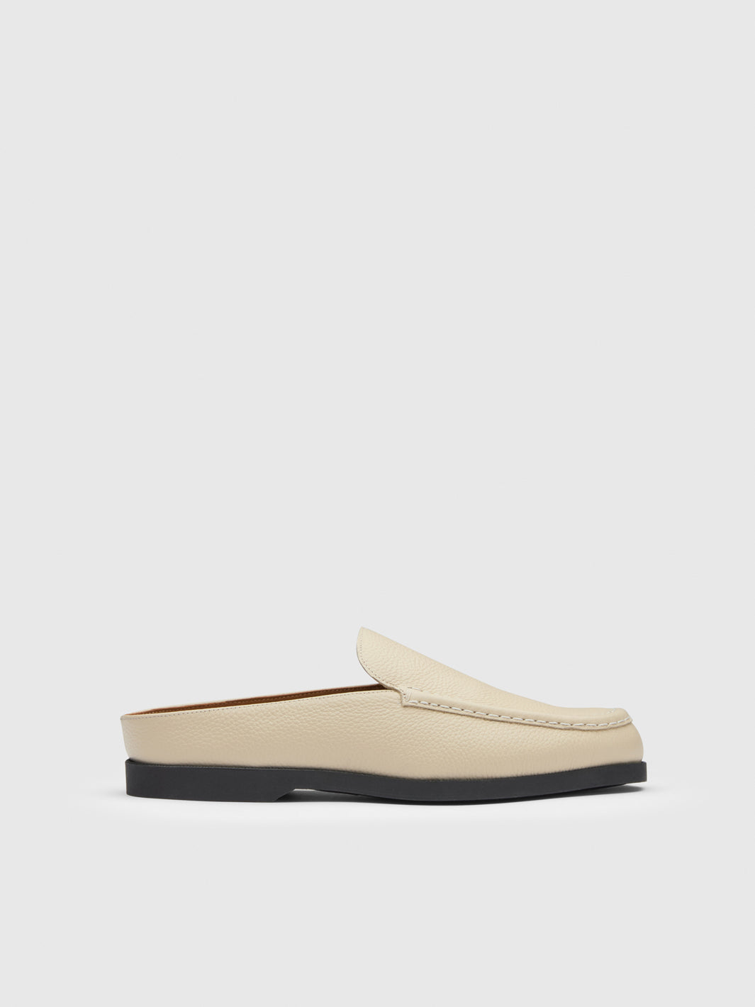 Tenno Mandorla Grained Leather Slip-ins | ATP Atelier | Official Site