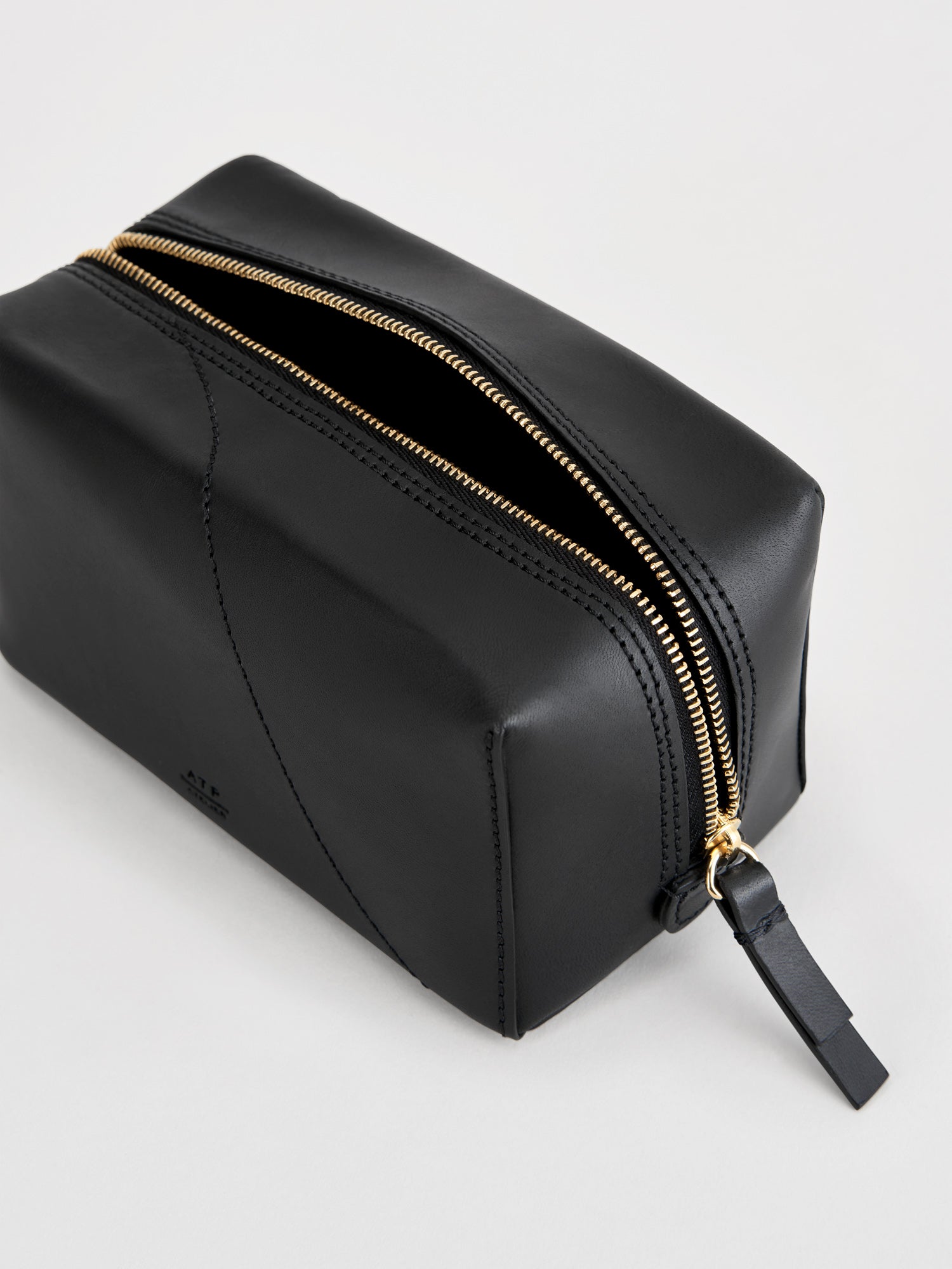 Capanne Black Leather Beauty Bag