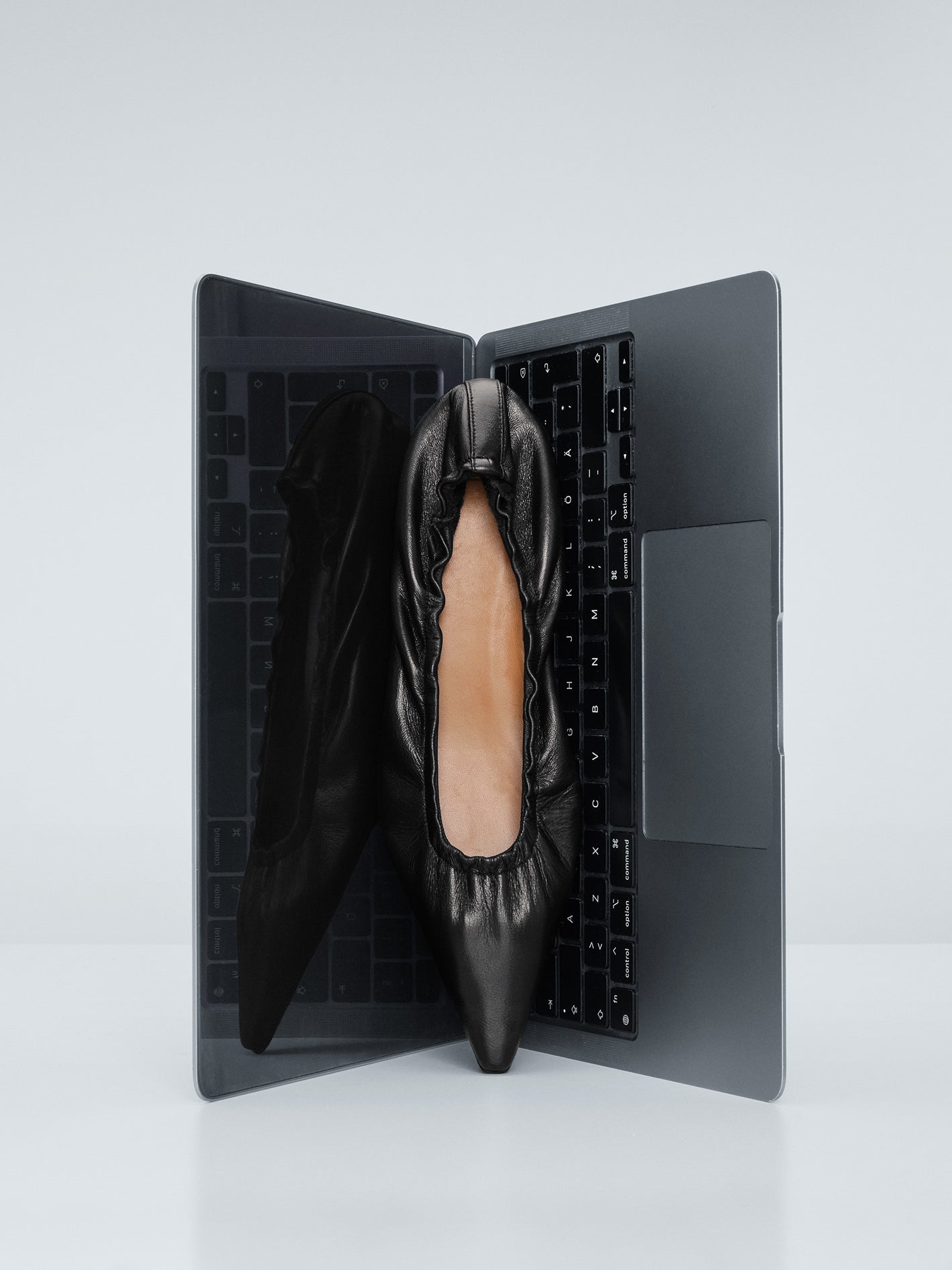 Aprica Black Shiny Nappa Ballet flats | ATP Atelier | Official Site