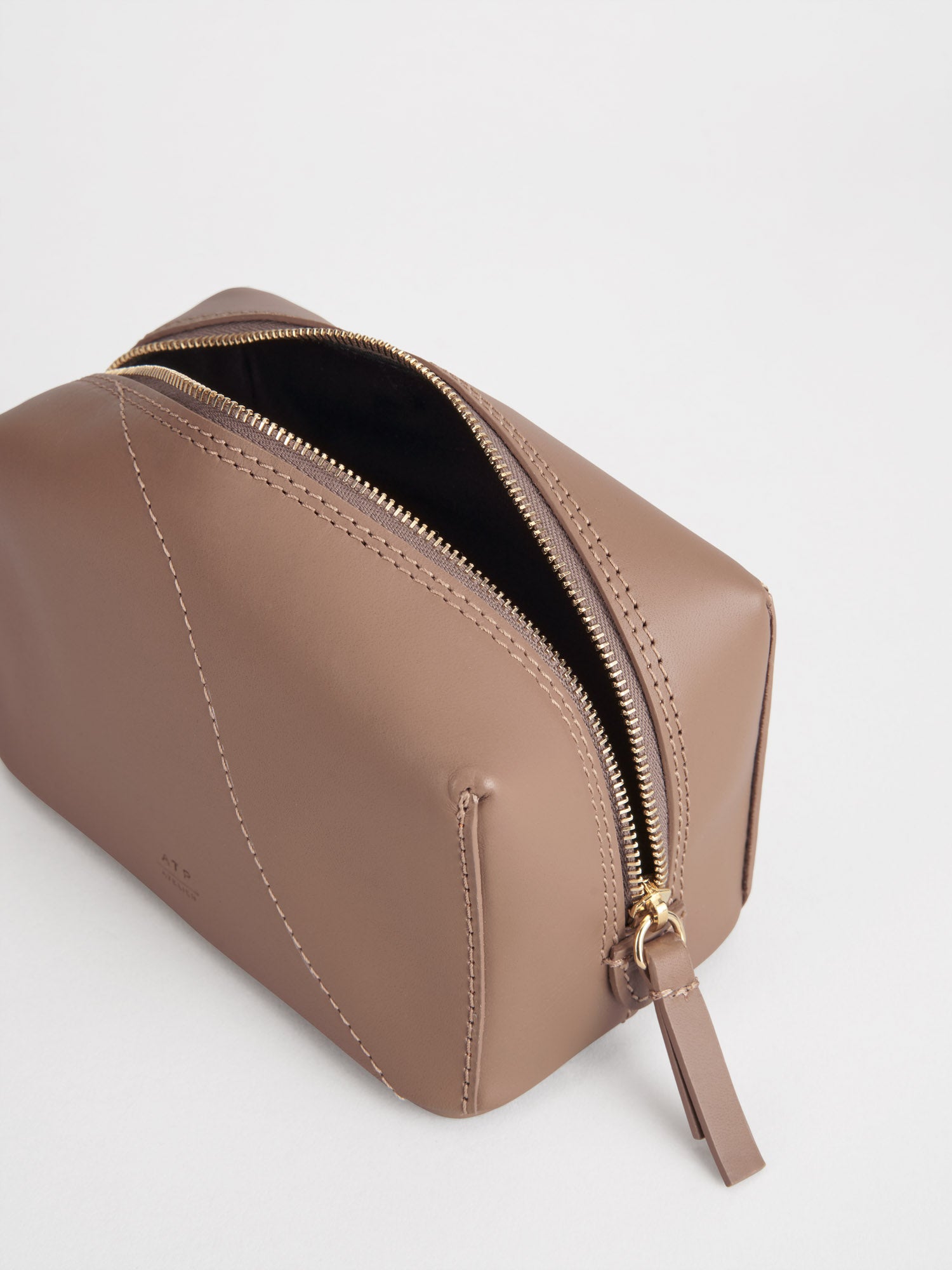 Capanne Hazelnut Leather Beauty Bag