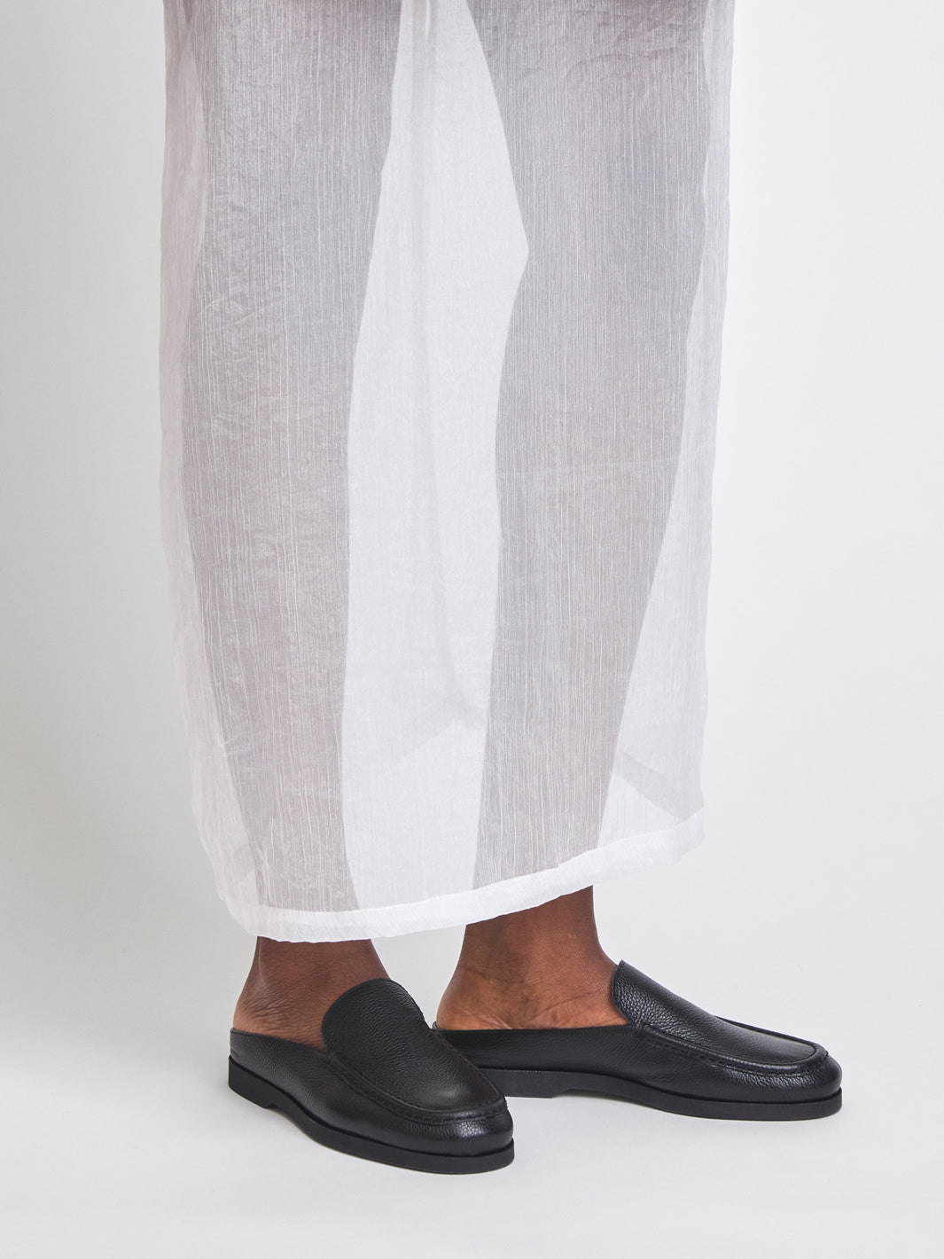 Tenno Black Grained Leather Slip-ins | ATP Atelier | Official Site