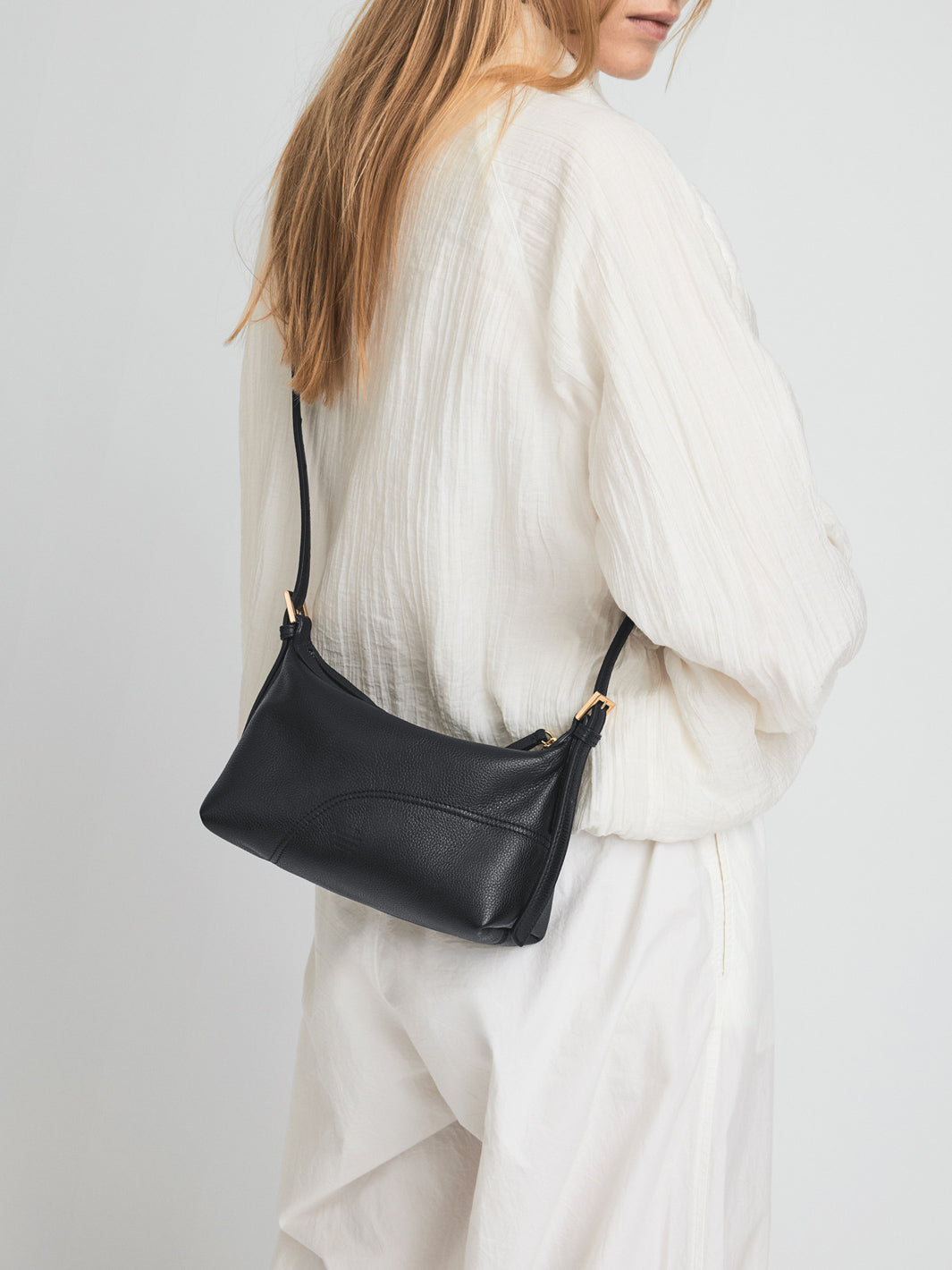 Vadena Black Grained Leather Pouch | ATP Atelier | Official Site