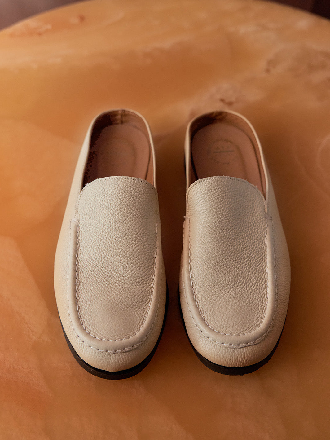 Tenno Mandorla Grained Leather Slip-ins | ATP Atelier | Official Site