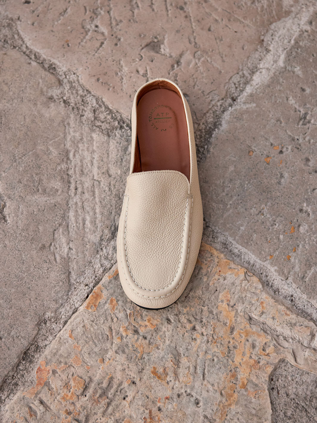 Tenno Mandorla Grained Leather Slip-ins | ATP Atelier | Official Site