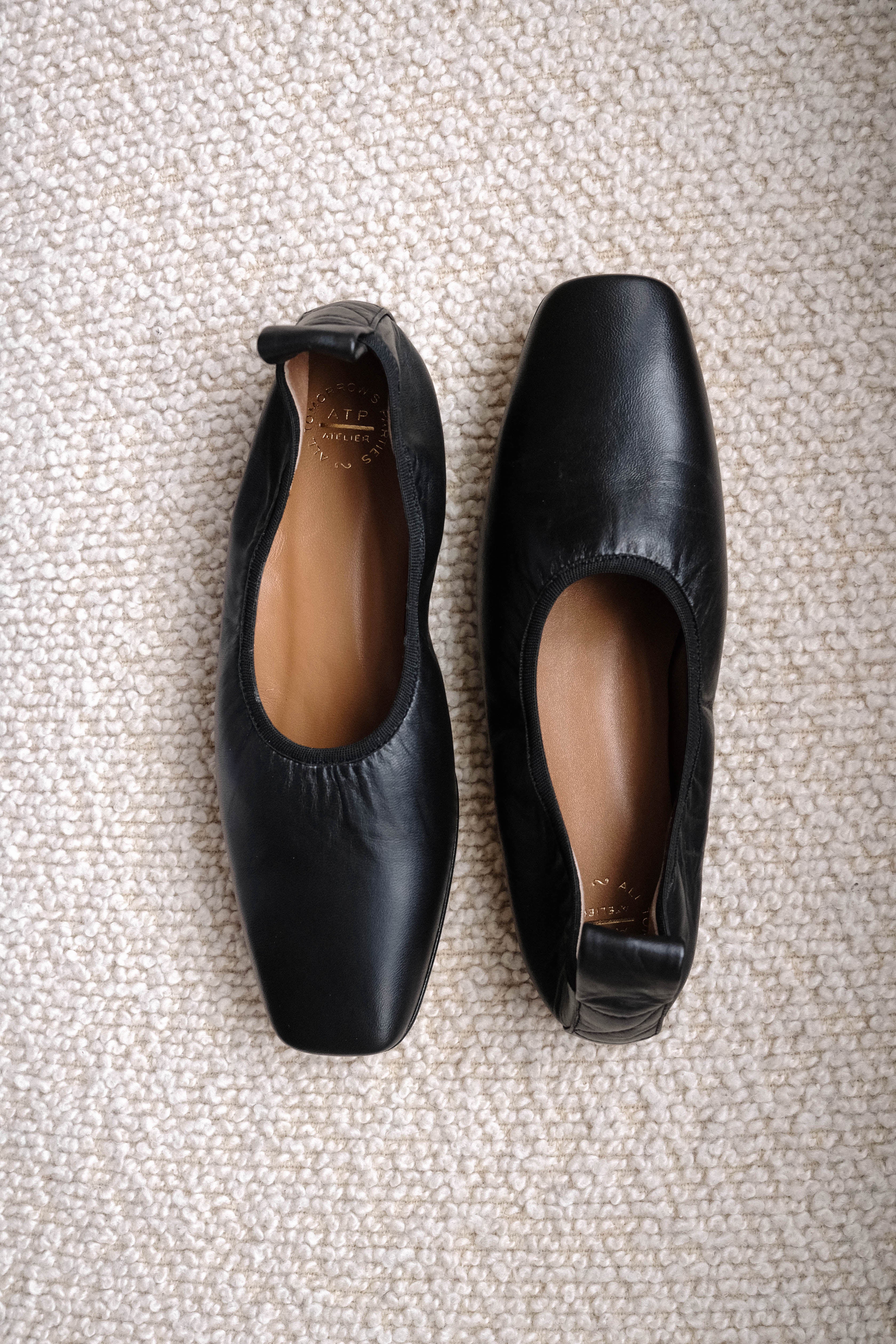 Black leather ballerina online shoes